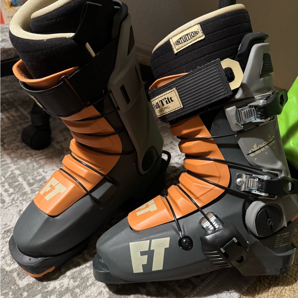 Full Tilt Classic Pro Boots in Black and Orange - 24.5